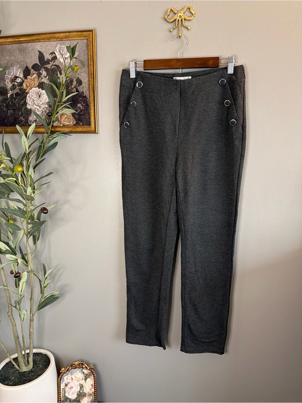 89th & Madison Gray Ponte Pull On Pants Button Detail Medium - Picture 2 of 8